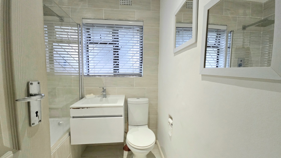  Bedroom Property for Sale in Southfield Western Cape